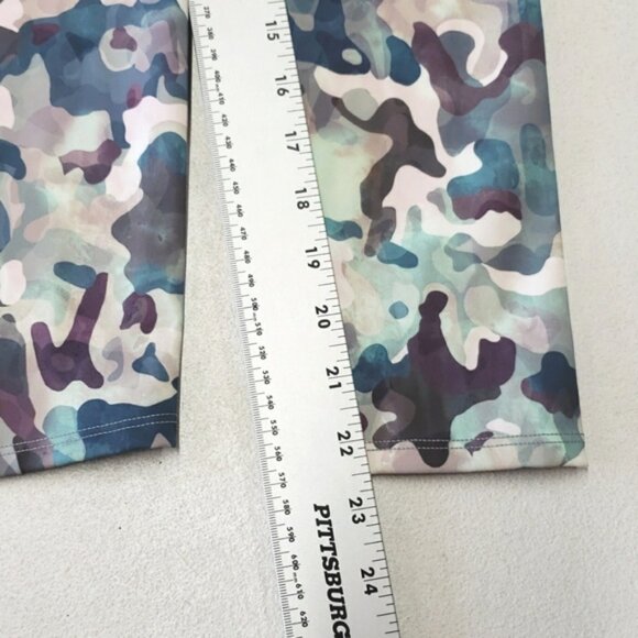 SPANX Booty Boost Active Printed 7/8 Leggings Painted Camo Women's Small - Picture 7 of 14